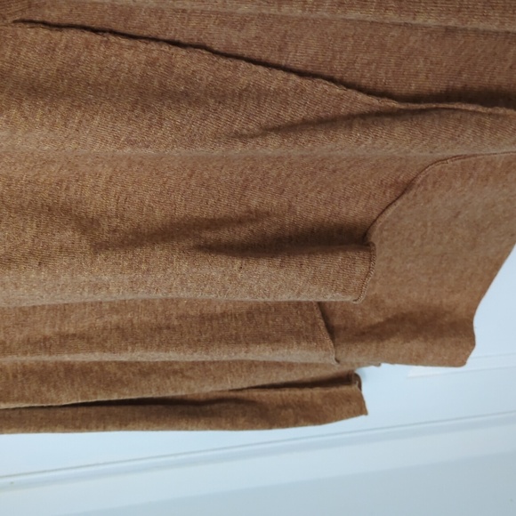 Kerisma Sz M Gold Colored Long Sleeve Knit Top with High Low Bottom - Picture 5 of 6